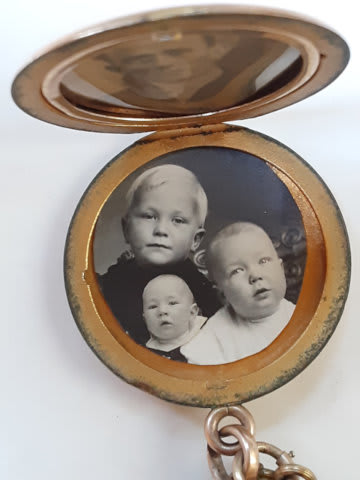 Image of 3 Bates Sons